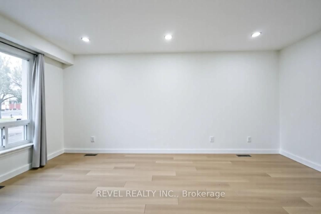 44 Parkside Drive • Barrie, ON photo 5