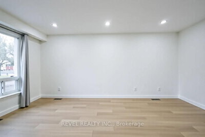 44 Parkside Drive • Barrie, ON photo 5