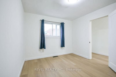 44 Parkside Drive • Barrie, ON photo 8