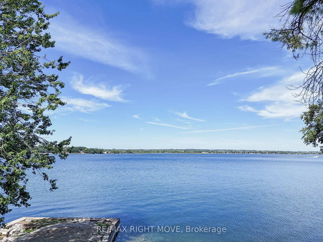 135 Creighton Street S