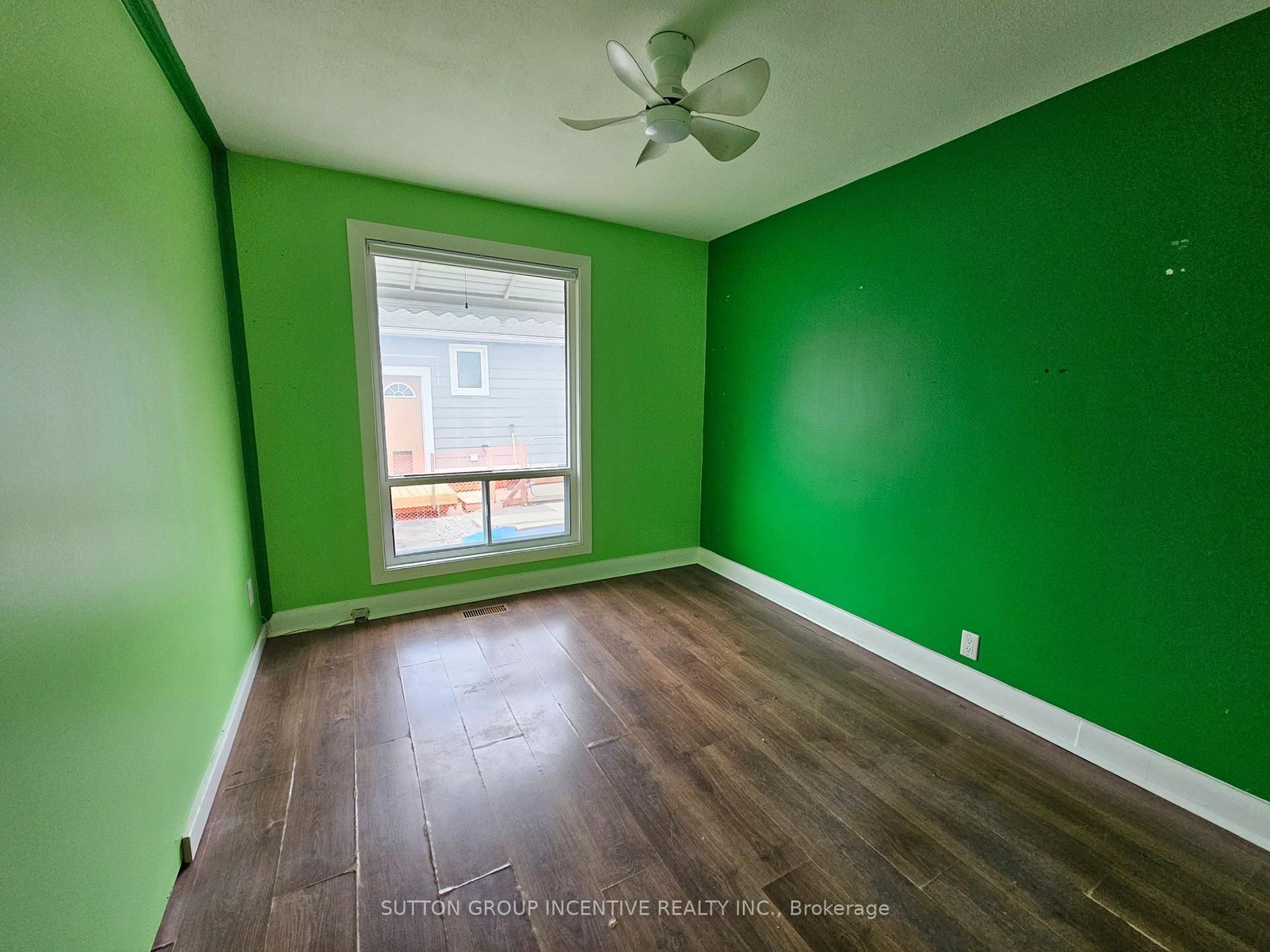 Detached House for sale at 15 Newton Street, Barrie, Ontario, L4M 3N2 - Wellington - MLS: S12981478