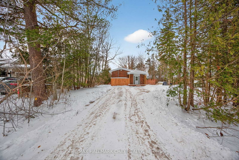8717 Beachwood Rd, Wasaga Beach, L9Z 2G5 | Image 2