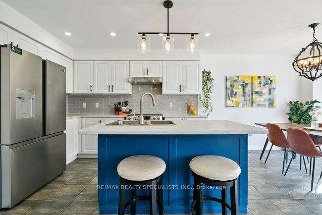 Detached House for sale at 50 Olympic Gate, Barrie, Ontario, L9J 0H9 - Rural Barrie Southwest - MLS: S12981780