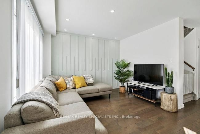 Detached House for sale at 50 Olympic Gate, Barrie, Ontario, L9J 0H9 - Rural Barrie Southwest - MLS: S12981780