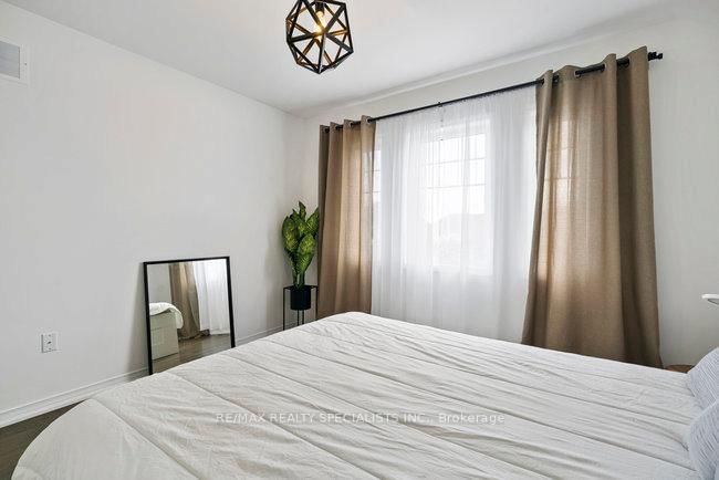 Detached House for sale at 50 Olympic Gate, Barrie, Ontario, L9J 0H9 - Rural Barrie Southwest - MLS: S12981780