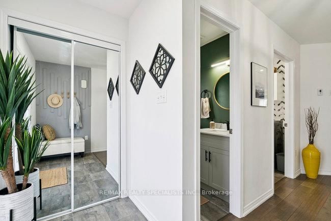 Detached House for sale at 50 Olympic Gate, Barrie, Ontario, L9J 0H9 - Rural Barrie Southwest - MLS: S12981780