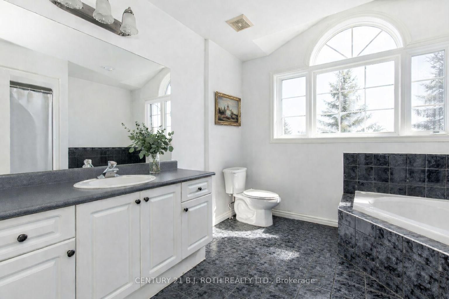 Detached House for sale at 212 Pringle Drive, Barrie, Ontario, L4N 0P5 - Edgehill Drive - MLS: S12982148