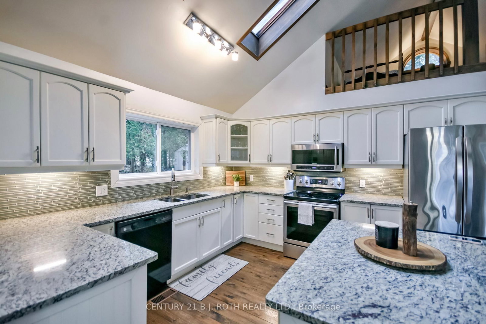 Listing Image 7
