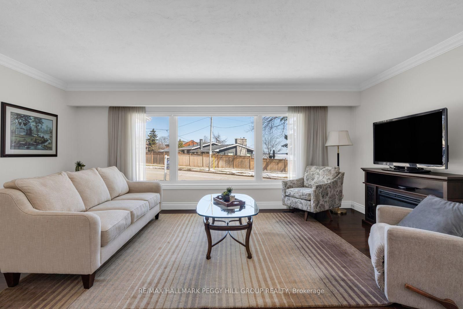 Detached House for sale at 10 Duckworth Street, Barrie, Ontario, L4M 3V8 - North Shore - MLS: S12982370