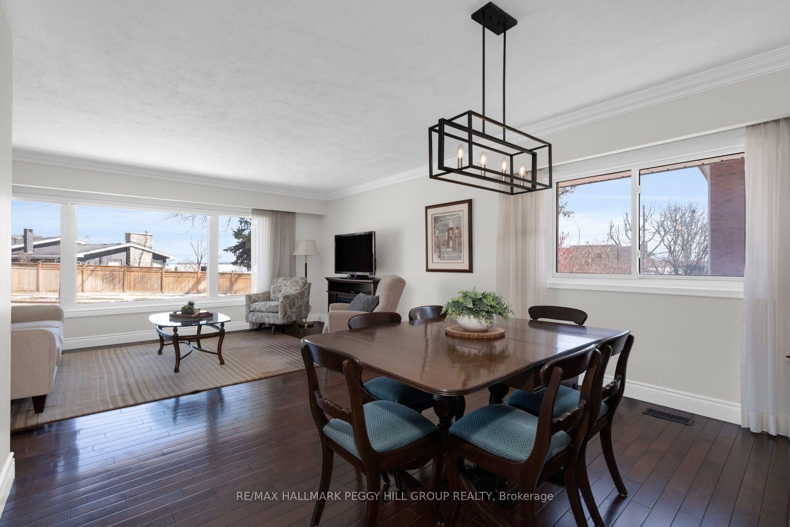 Detached House for sale at 10 Duckworth Street, Barrie, Ontario, L4M 3V8 - North Shore - MLS: S12982370