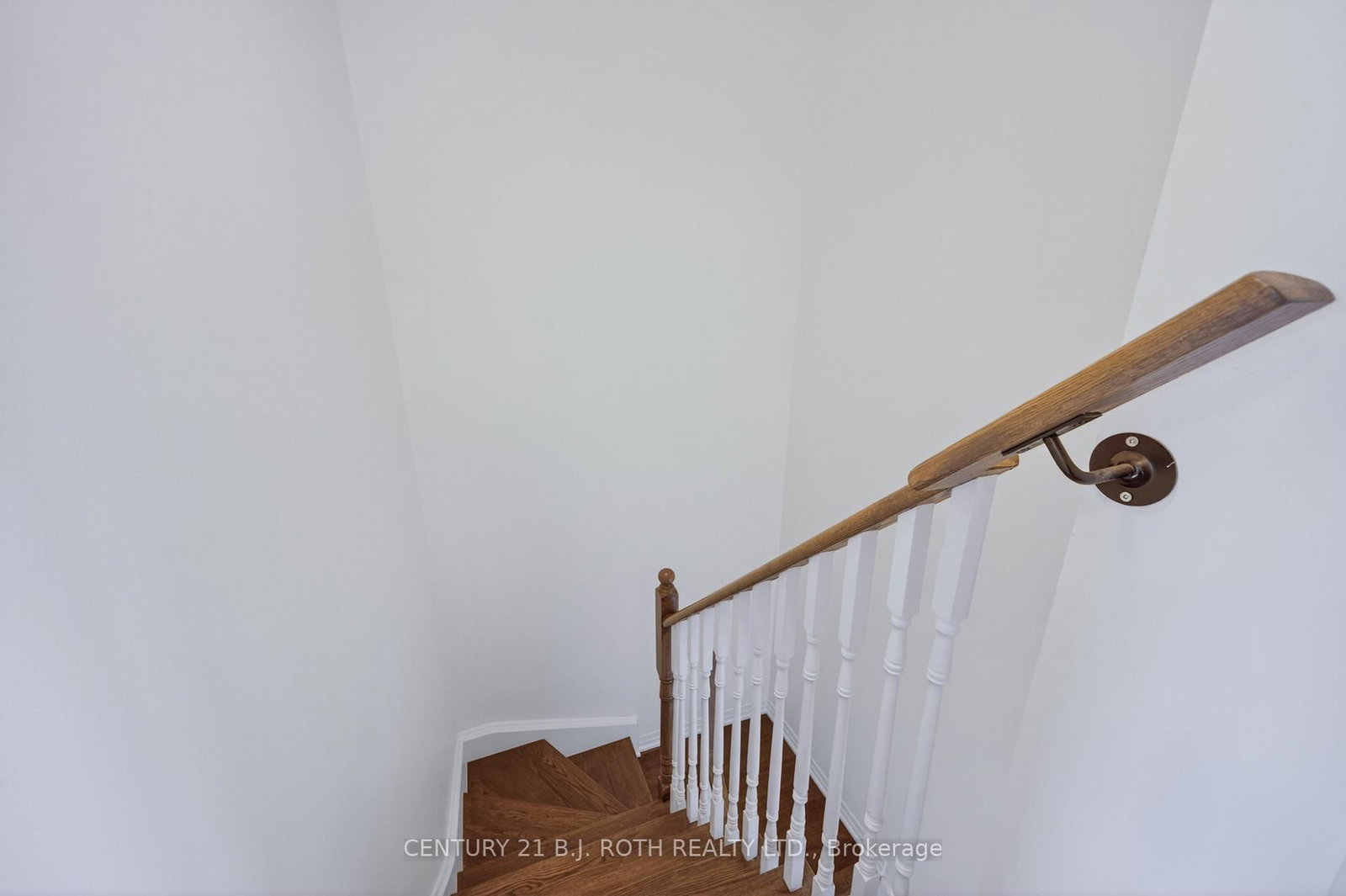 Detached House for sale at 17 BEDFORD ESTATES Crescent, Barrie, Ontario, L4N 9K5 - Bayshore - MLS: S12983270