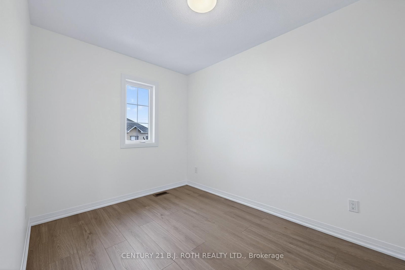 Detached House for sale at 17 BEDFORD ESTATES Crescent, Barrie, Ontario, L4N 9K5 - Bayshore - MLS: S12983270