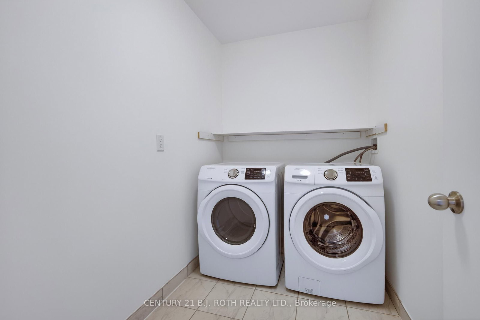 Detached House for sale at 17 BEDFORD ESTATES Crescent, Barrie, Ontario, L4N 9K5 - Bayshore - MLS: S12983270