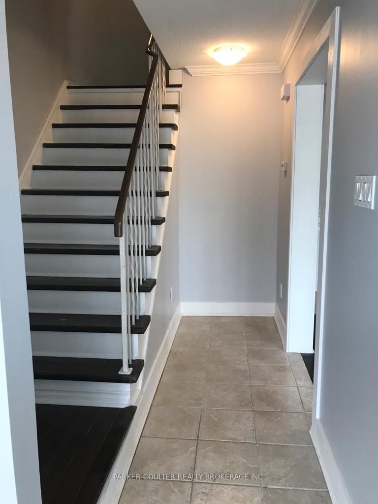 Detached House for sale at 30 Janice Drive, Barrie, Ontario, L4N 5N4 - Sunnidale - MLS: S12983490