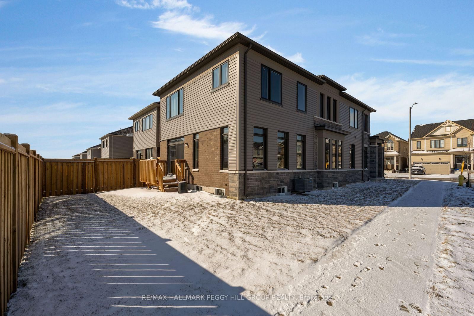 Detached House for sale at 52 Durham Avenue, Barrie, Ontario, L9J 0W7 - Rural Barrie Southeast - MLS: S12984296