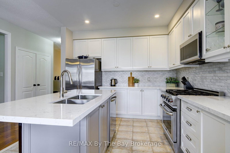 69 White Sands Way, Wasaga Beach, L9Z 0E1 | Image 3