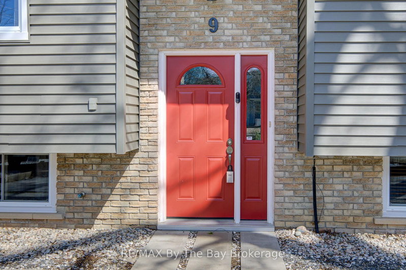 9 Frederick Dr, Wasaga Beach, L9Z 1P9 | Image 2