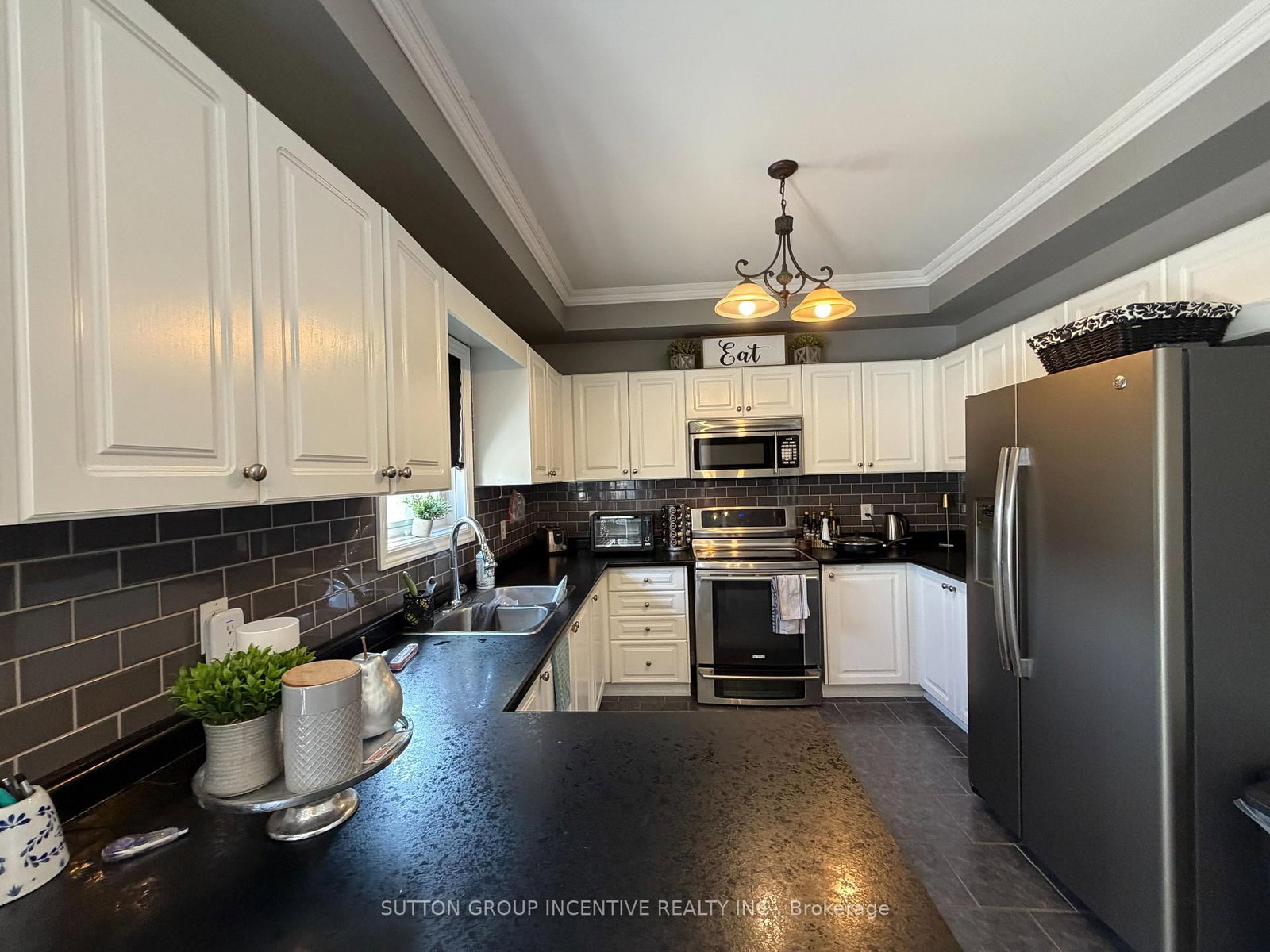 Detached House for sale at 422 Mapleton Avenue, Barrie, Ontario, L4N 0Z8 - Ardagh - MLS: S12986020