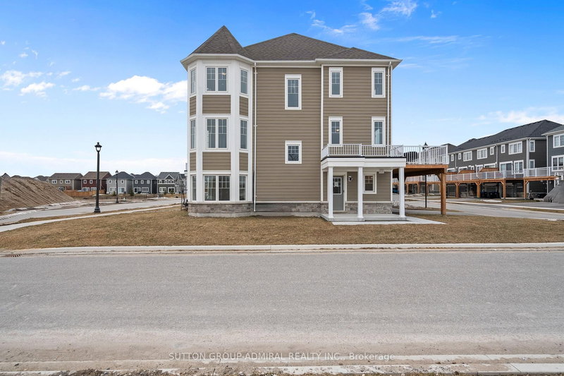 83 Shelburne Ave, Wasaga Beach, L9Z 0L2 | Image 2