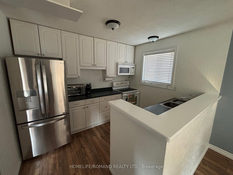 3345 Beckett Pl, Severn, L3V 6H3 | Image 3