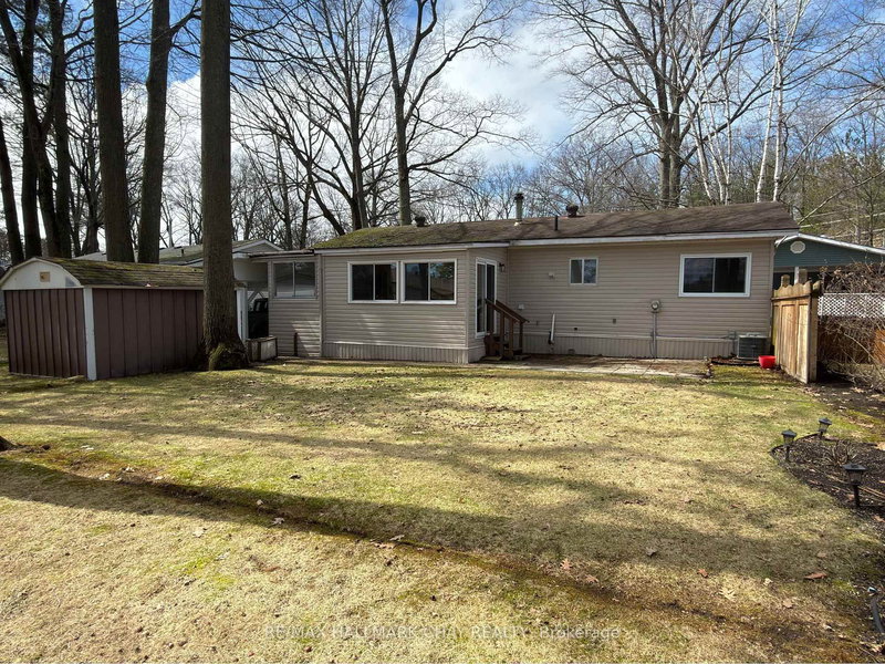 13 Carruthers St N, Wasaga Beach, L9Z 1K2 | Image 2