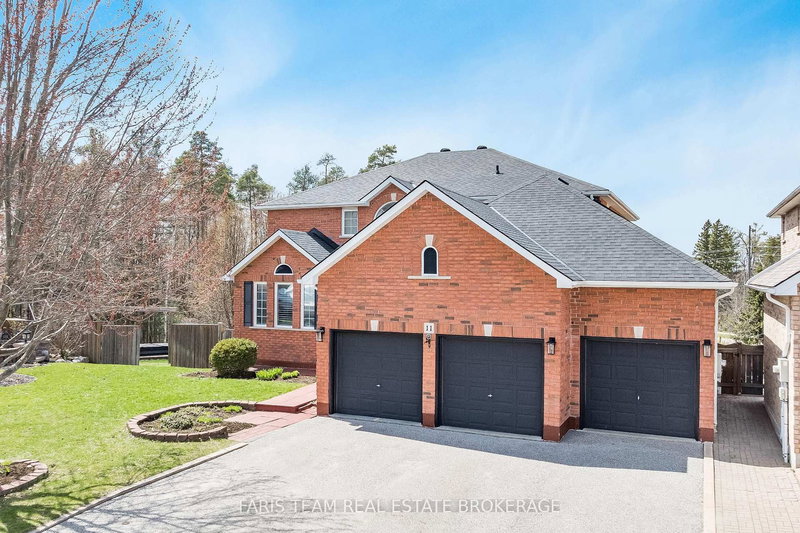 11 Berry Crt, Barrie, L4N 0J6 | Image 2