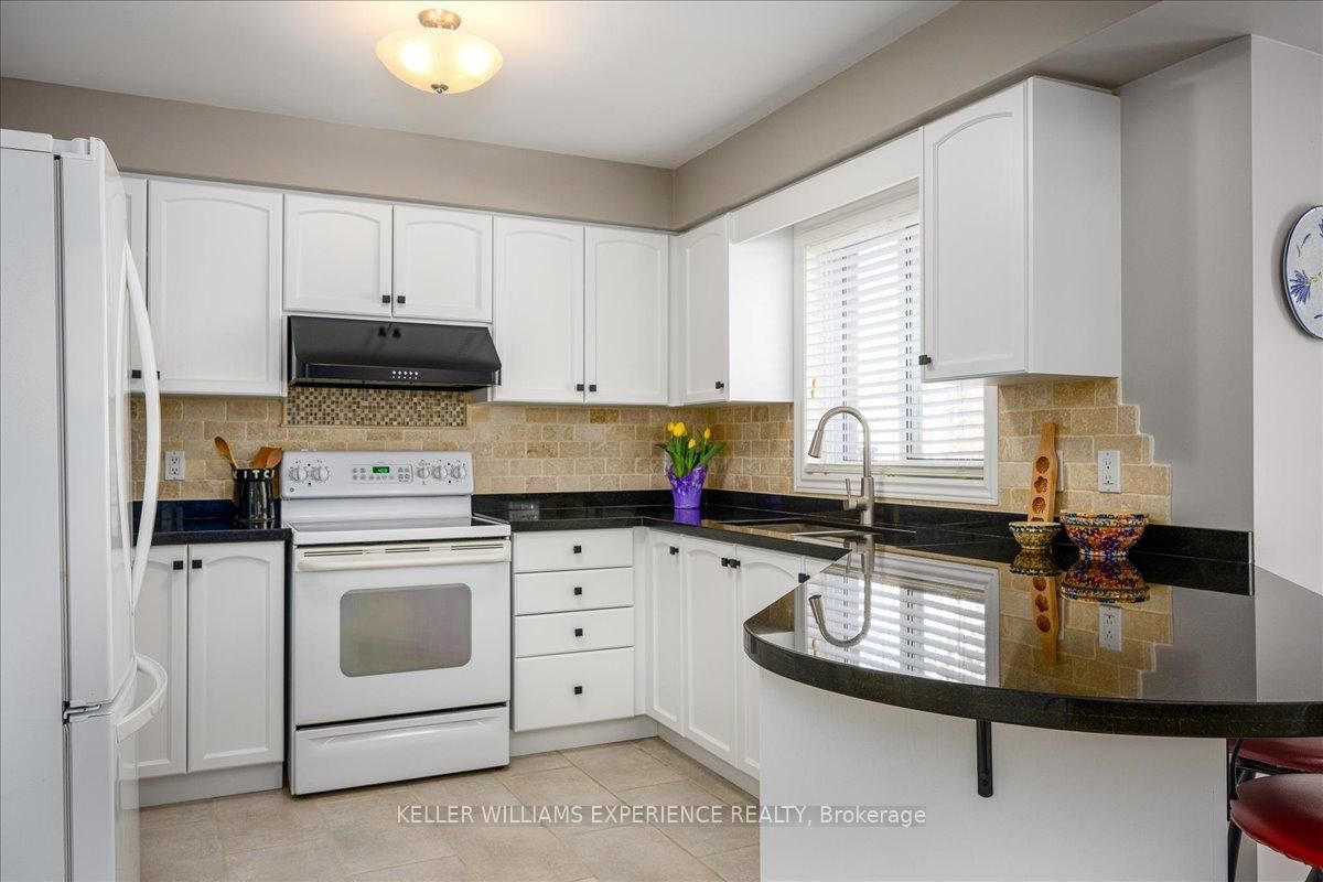 Detached House for sale at 25 Muir Drive, Barrie, Ontario, L4N 0J1 - Ardagh - MLS: S12986590