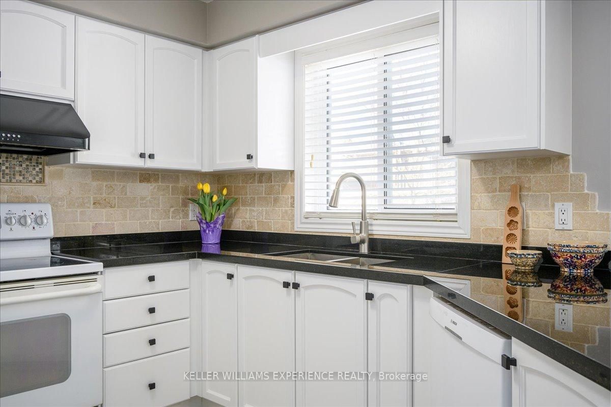 Detached House for sale at 25 Muir Drive, Barrie, Ontario, L4N 0J1 - Ardagh - MLS: S12986590