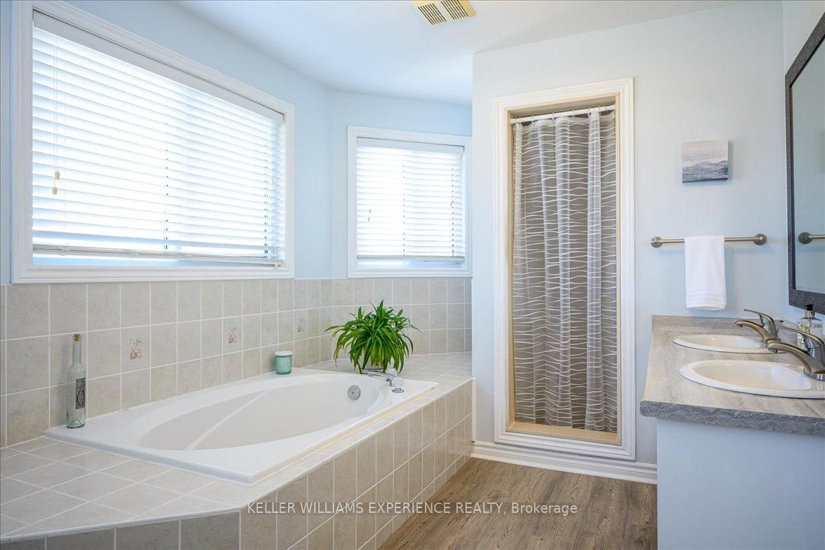 Detached House for sale at 25 Muir Drive, Barrie, Ontario, L4N 0J1 - Ardagh - MLS: S12986590