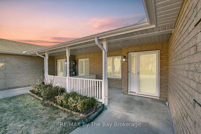 142 MEADOW Lane, Wasaga Beach, L9Z 0A4 | Image 2