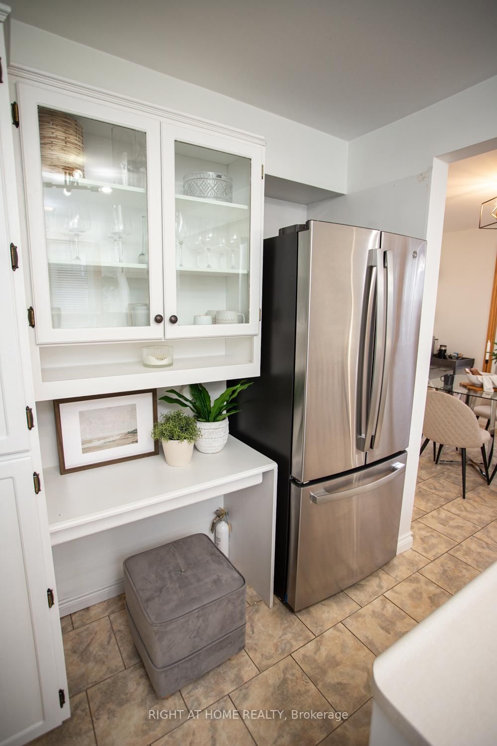 Detached House for sale at 52 Highland Avenue, Barrie, Ontario, L4M 1N3 - Codrington - MLS: S12986770