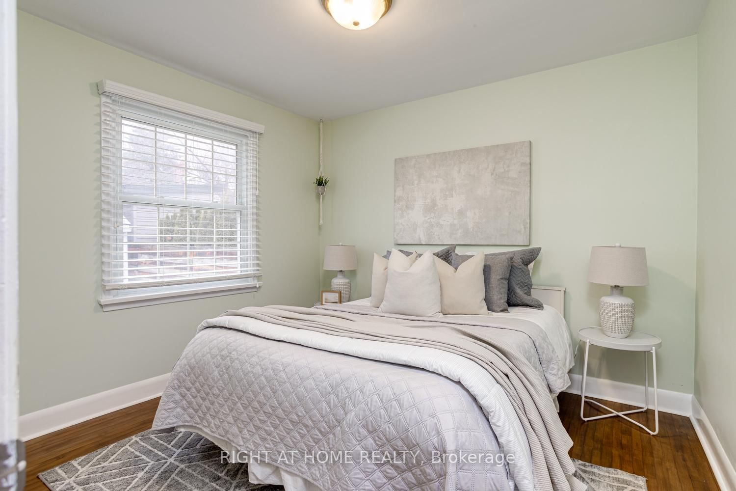 Detached House for sale at 52 Highland Avenue, Barrie, Ontario, L4M 1N3 - Codrington - MLS: S12986770