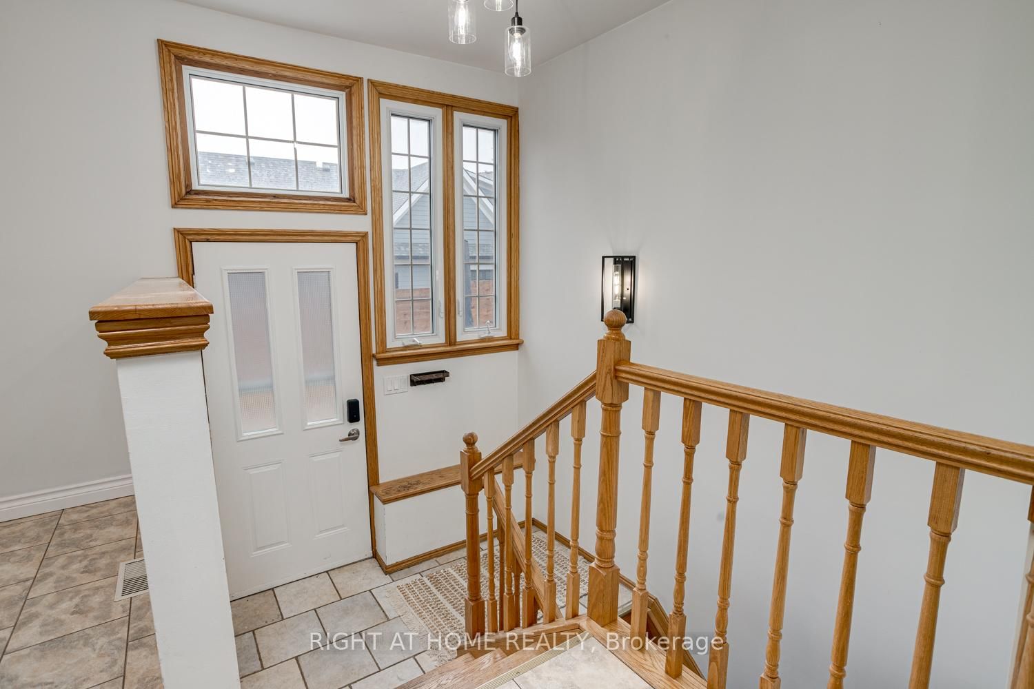 Detached House for sale at 52 Highland Avenue, Barrie, Ontario, L4M 1N3 - Codrington - MLS: S12986770