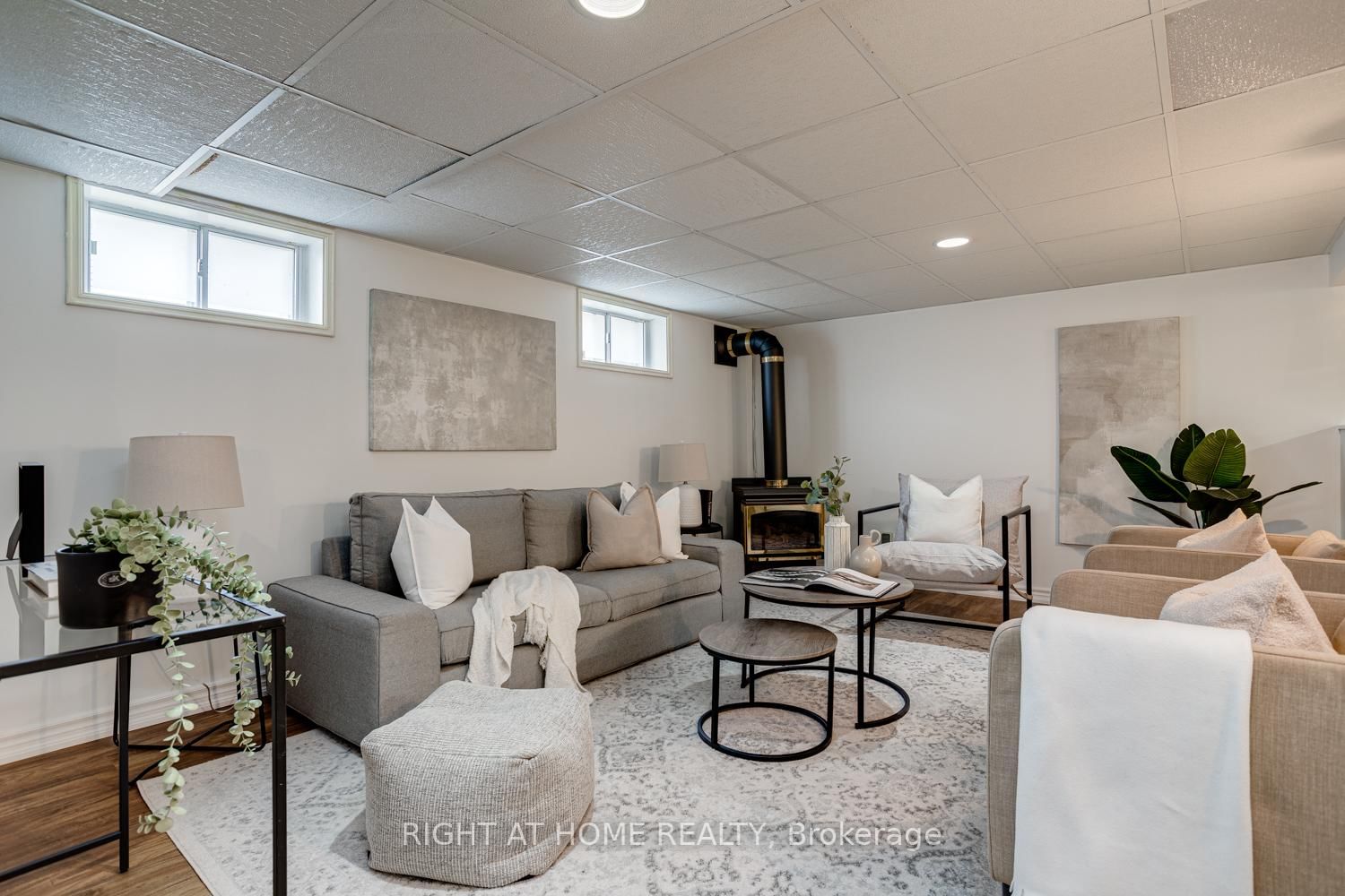 Detached House for sale at 52 Highland Avenue, Barrie, Ontario, L4M 1N3 - Codrington - MLS: S12986770