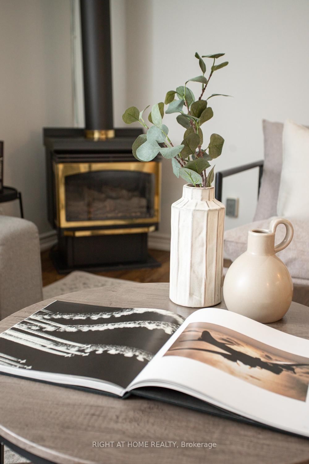 Detached House for sale at 52 Highland Avenue, Barrie, Ontario, L4M 1N3 - Codrington - MLS: S12986770