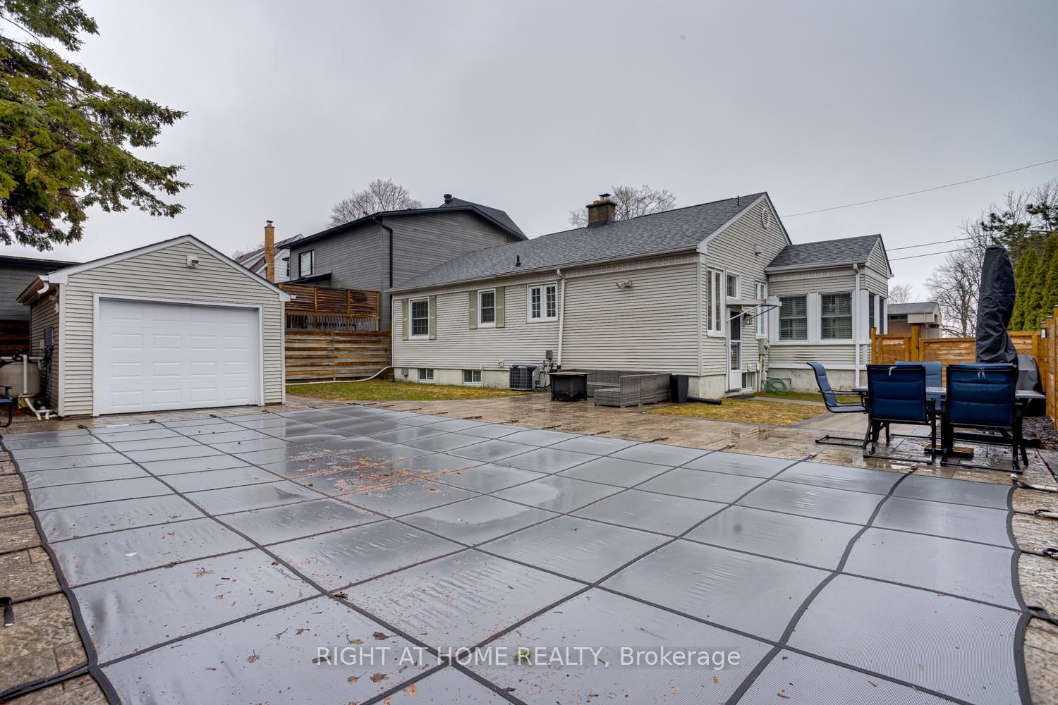 Detached House for sale at 52 Highland Avenue, Barrie, Ontario, L4M 1N3 - Codrington - MLS: S12986770