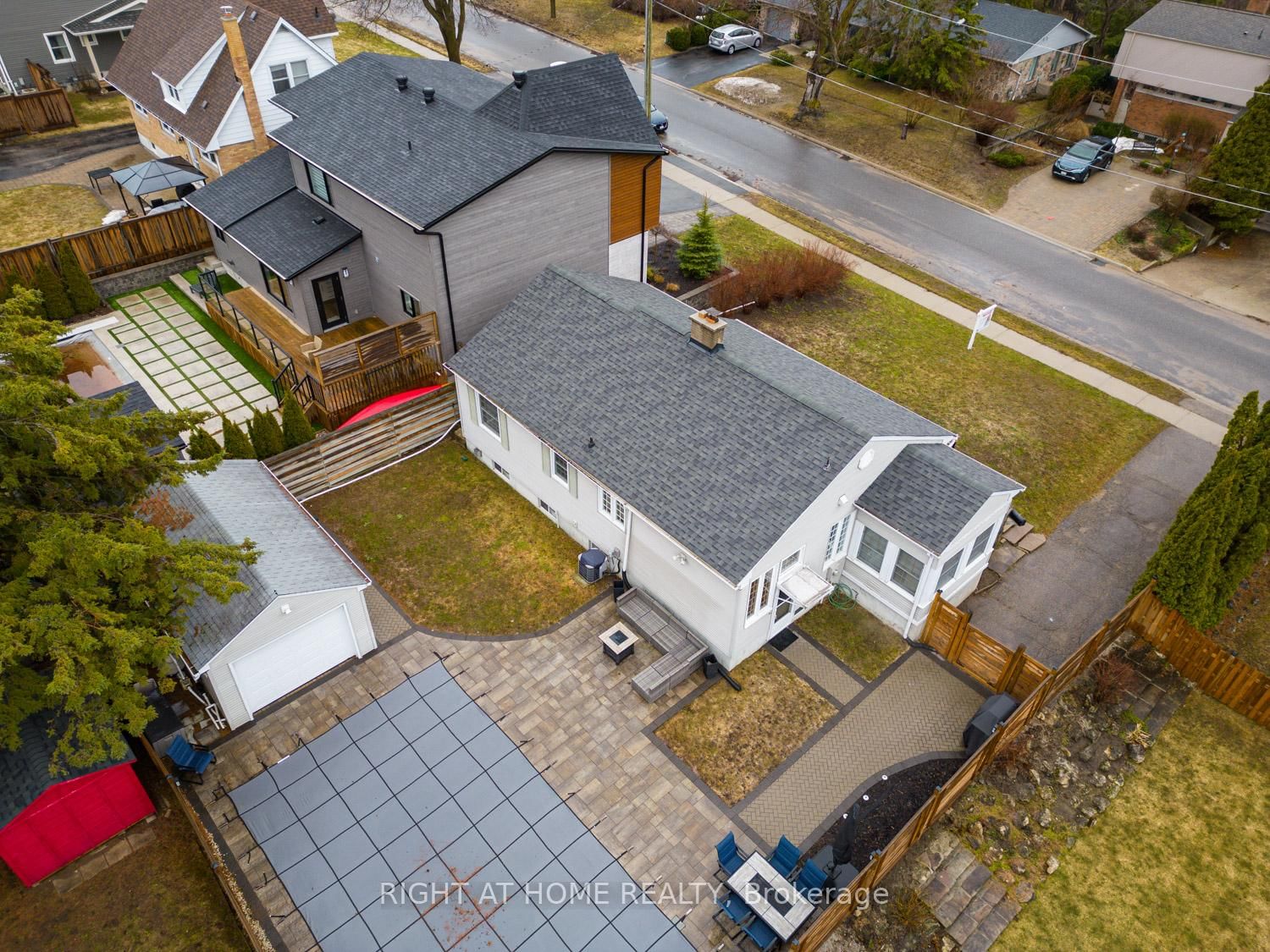 Detached House for sale at 52 Highland Avenue, Barrie, Ontario, L4M 1N3 - Codrington - MLS: S12986770