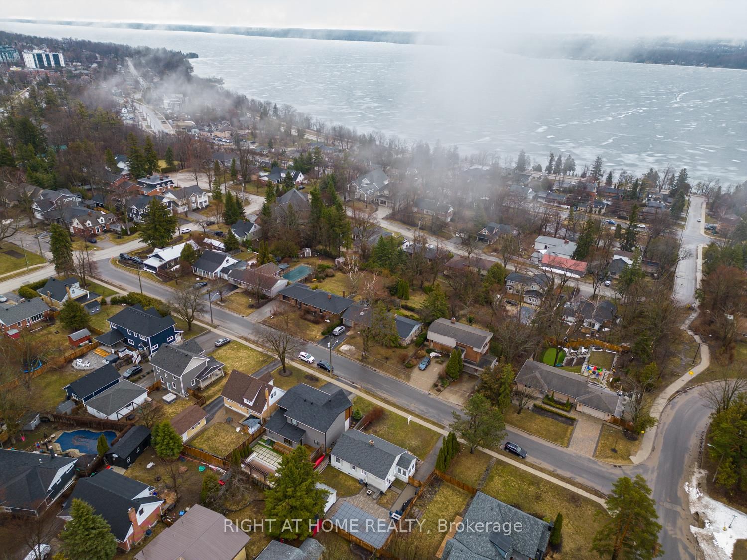 Detached House for sale at 52 Highland Avenue, Barrie, Ontario, L4M 1N3 - Codrington - MLS: S12986770