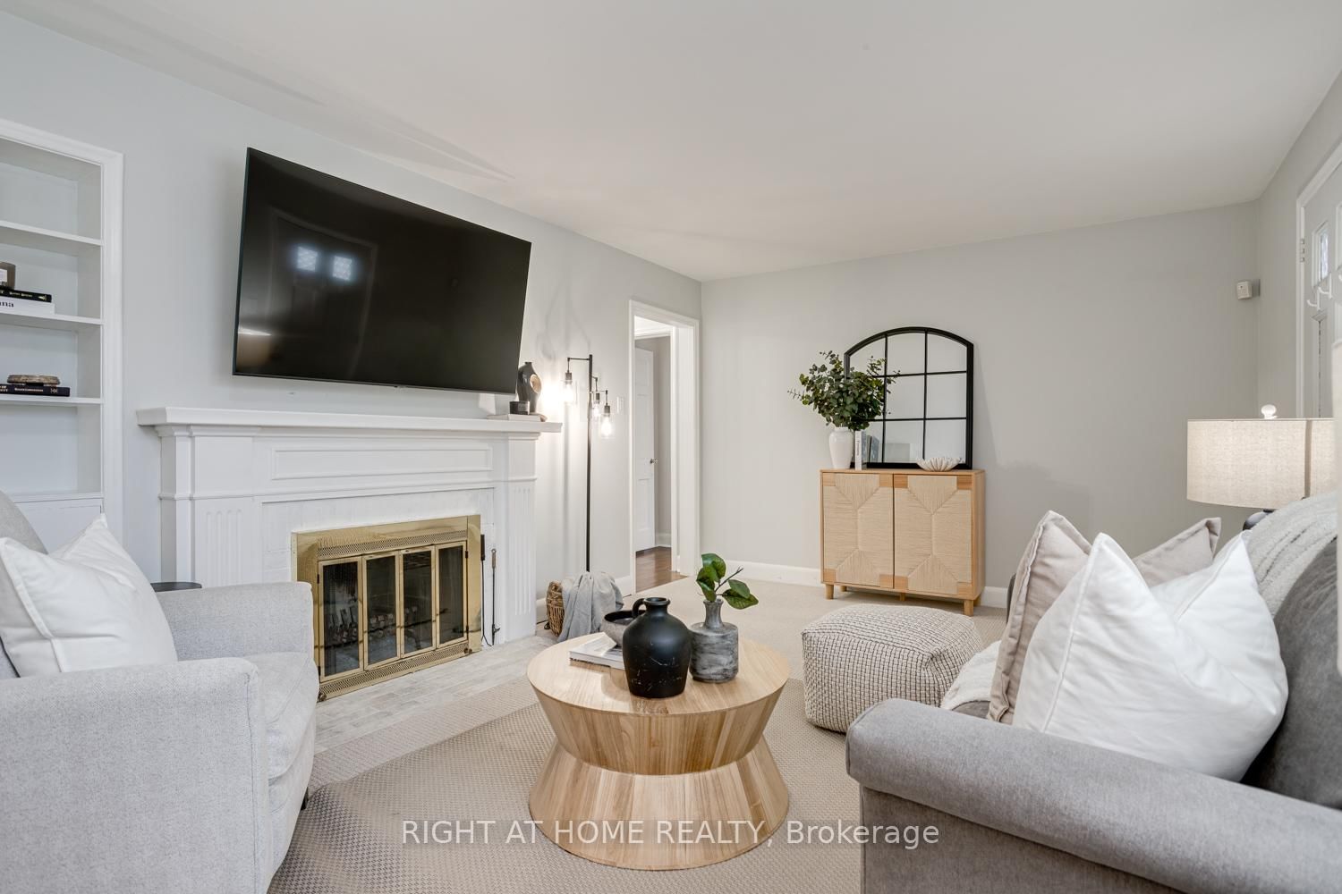 Detached House for sale at 52 Highland Avenue, Barrie, Ontario, L4M 1N3 - Codrington - MLS: S12986770