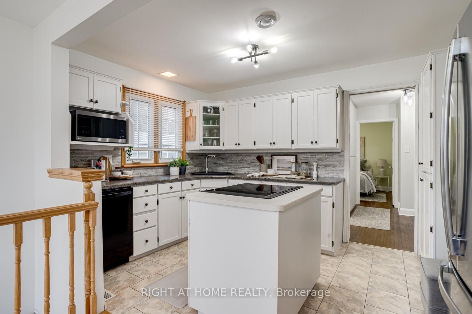 Detached House for sale at 52 Highland Avenue, Barrie, Ontario, L4M 1N3 - Codrington - MLS: S12986770