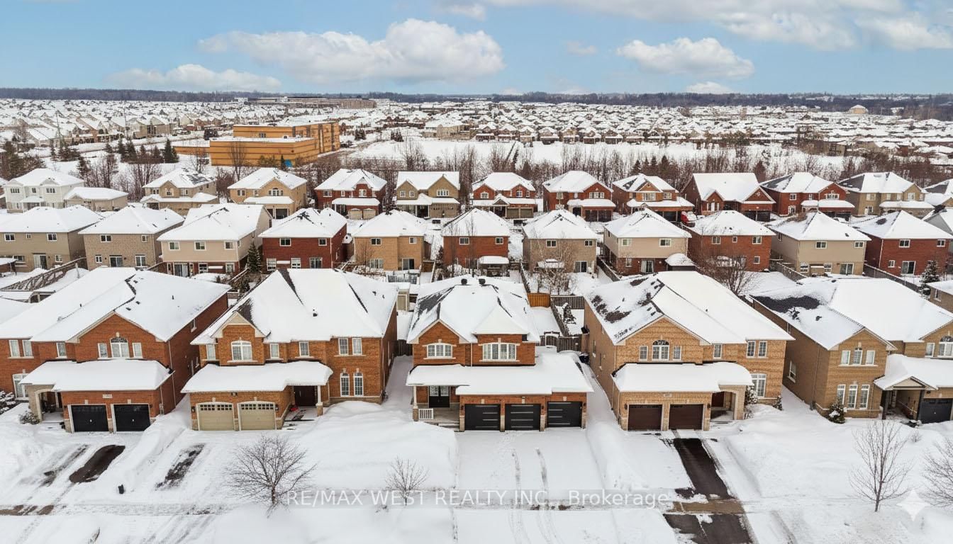 Detached House for sale at 146 Sandringham Drive, Barrie, Ontario, L4M 0C9 - Innis-Shore - MLS: S12987254