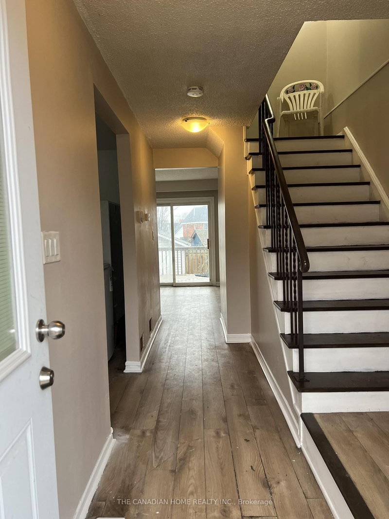 108 MULCASTER St, Barrie, L4M 3M6 | Image 2