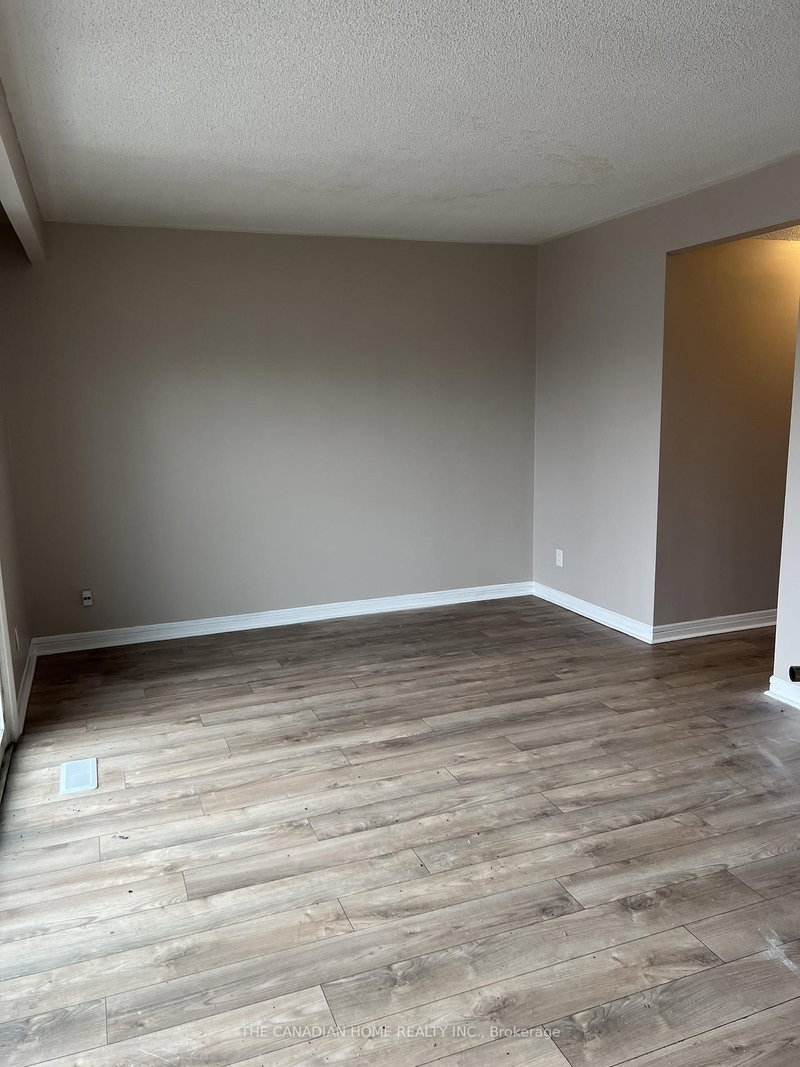 108 MULCASTER St, Barrie, L4M 3M6 | Image 3