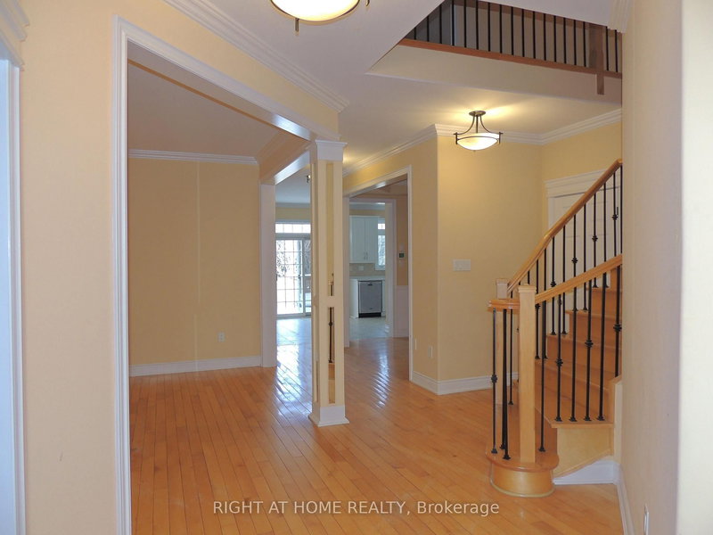 Upper - 42 Westminster Circ N, Barrie, L4M 0A5 | Image 2