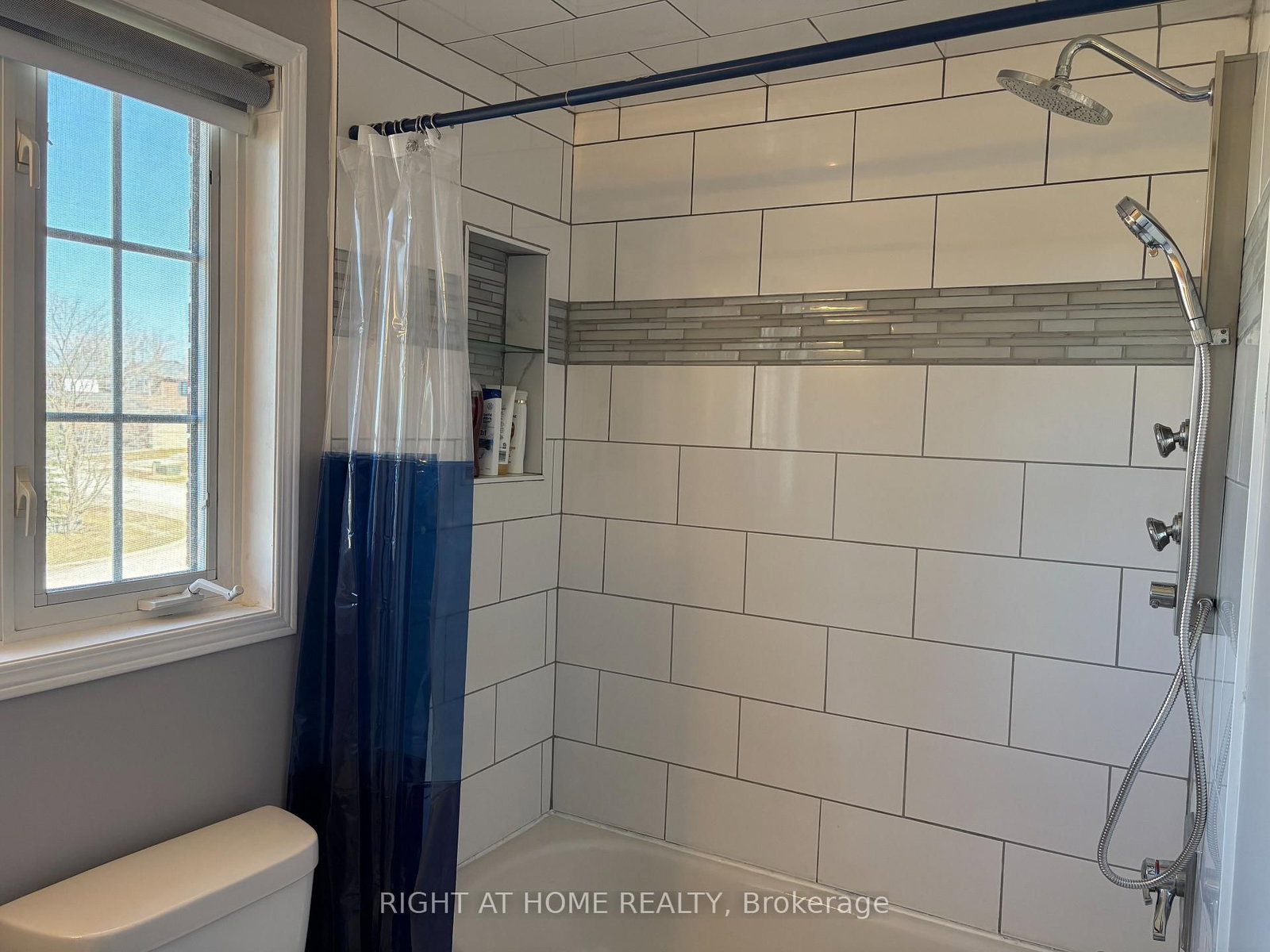 Detached House for sale at 13 Golds Crescent, Barrie, Ontario, L4N 8R5 - Holly - MLS: S12988284