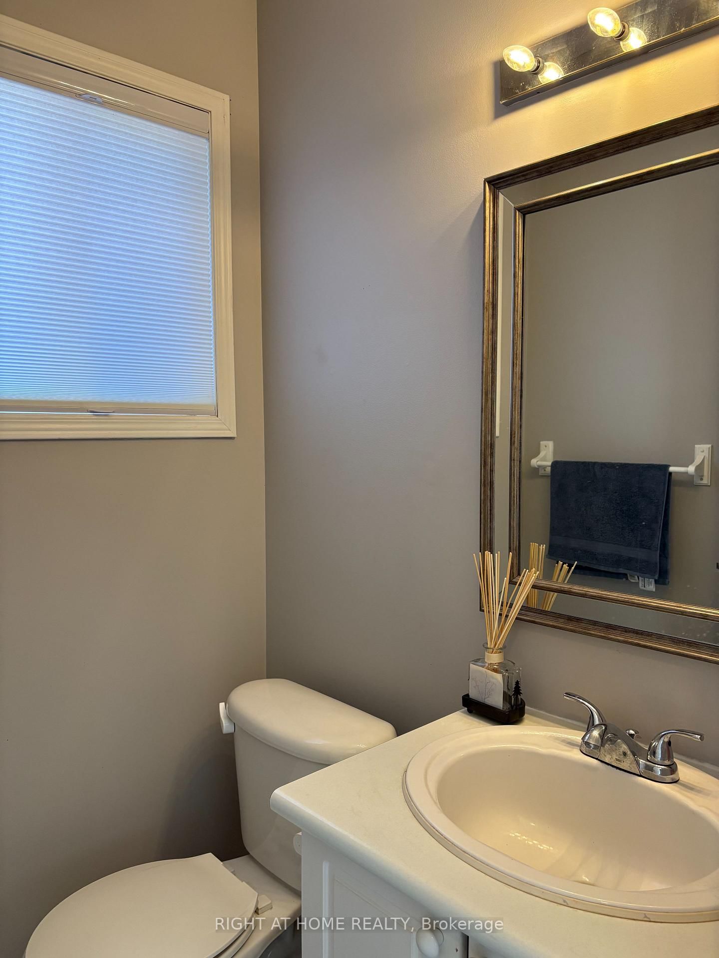 Detached House for sale at 13 Golds Crescent, Barrie, Ontario, L4N 8R5 - Holly - MLS: S12988284