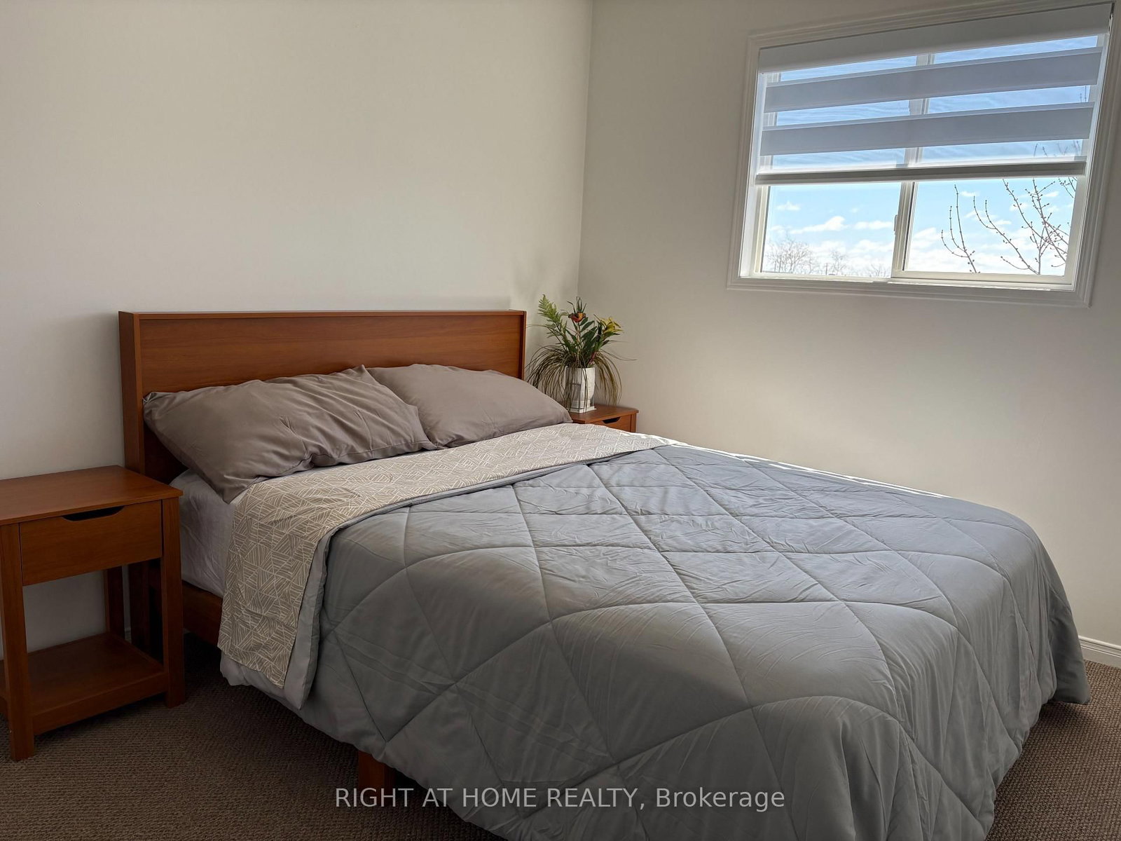 Detached House for sale at 13 Golds Crescent, Barrie, Ontario, L4N 8R5 - Holly - MLS: S12988284