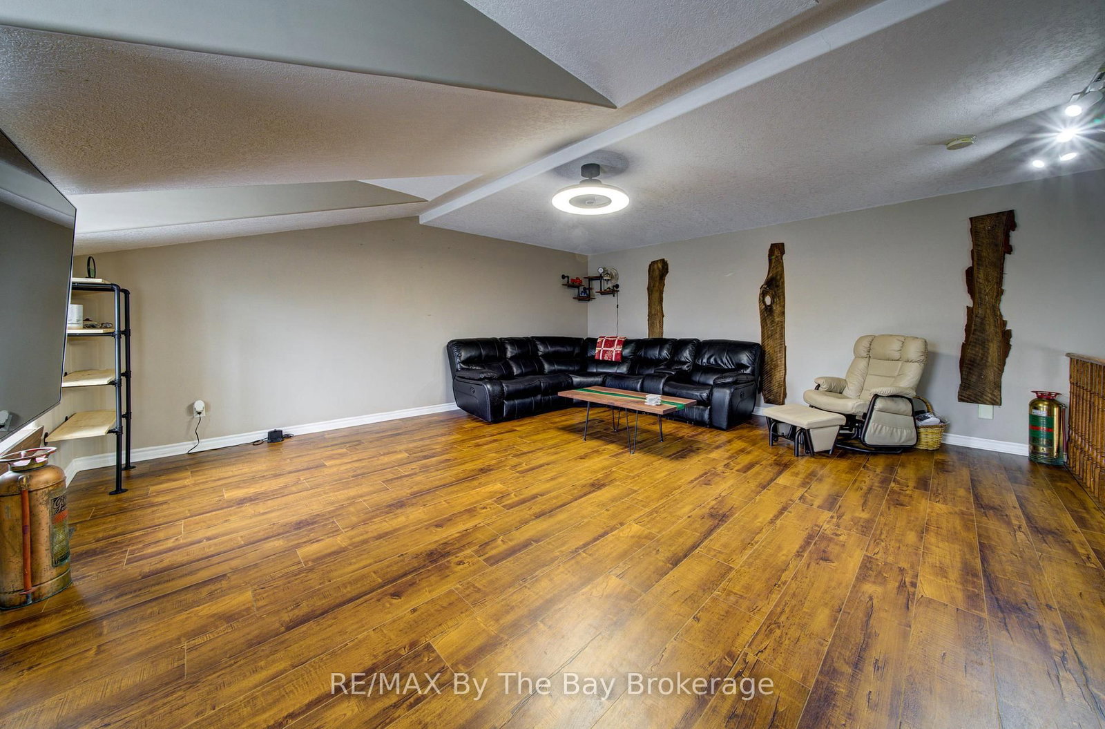 Detached House for sale at 229 Atkinson Street, Clearview, Ontario, L0M 1S0 - Stayner - MLS: S12989364