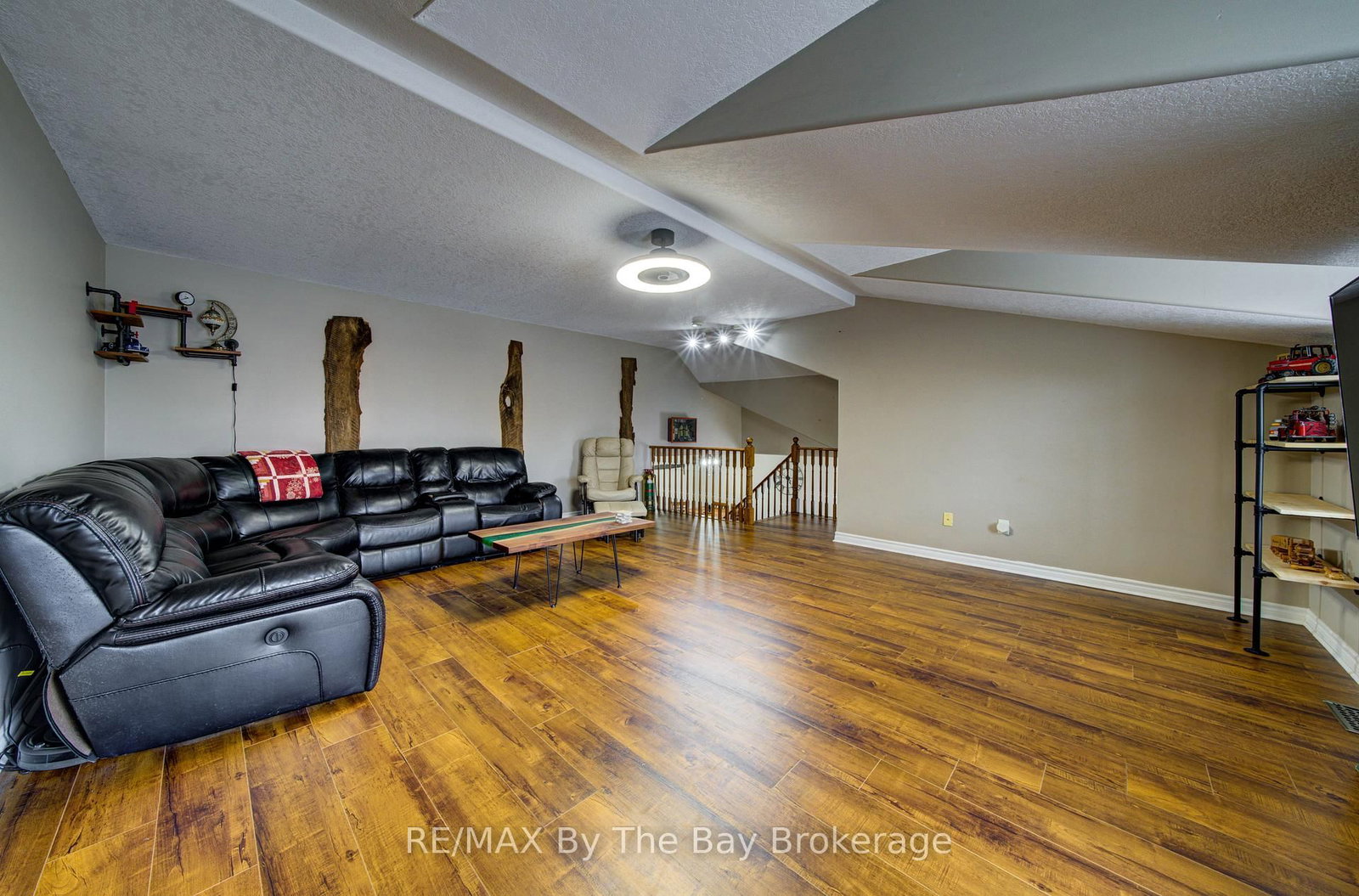 Detached House for sale at 229 Atkinson Street, Clearview, Ontario, L0M 1S0 - Stayner - MLS: S12989364