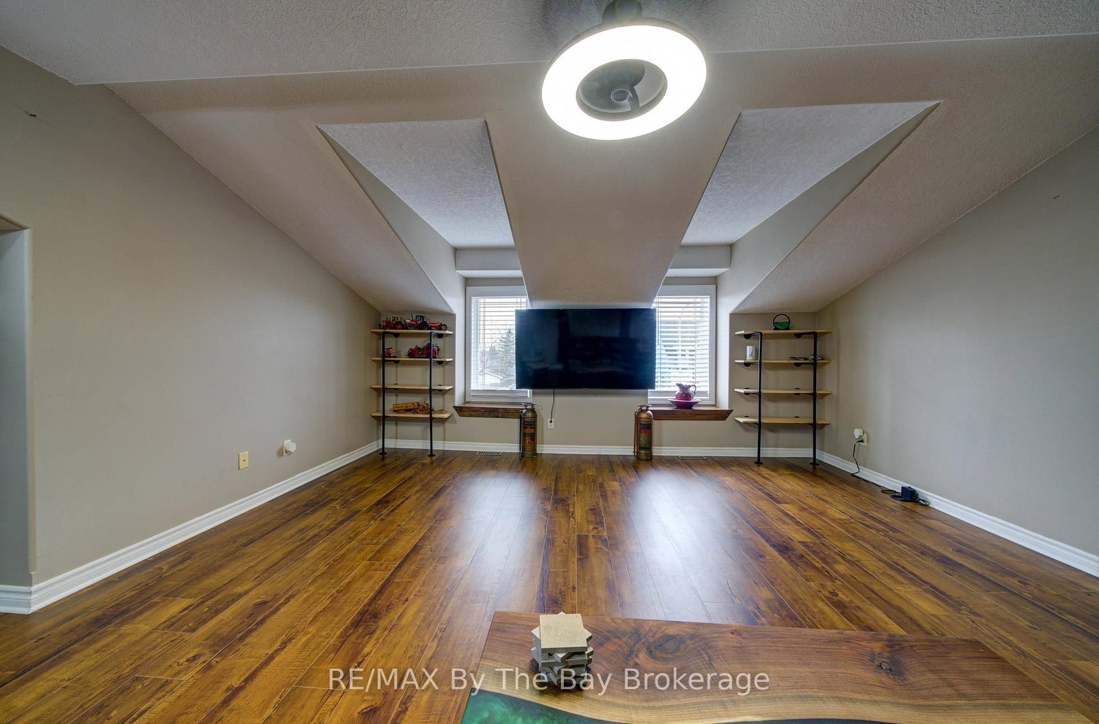 Detached House for sale at 229 Atkinson Street, Clearview, Ontario, L0M 1S0 - Stayner - MLS: S12989364